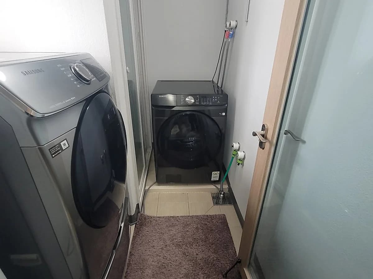 좁은 세탁실에 건조기 올리기 작업 전